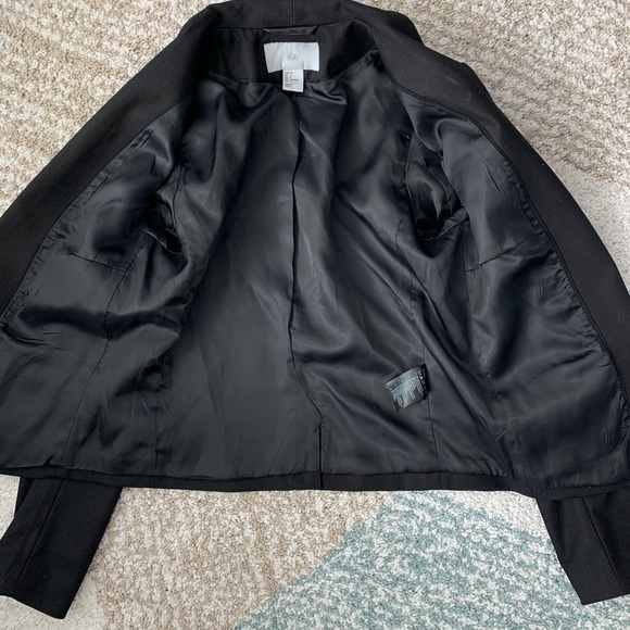 Classic Black Blazer - Picture 3 of 4